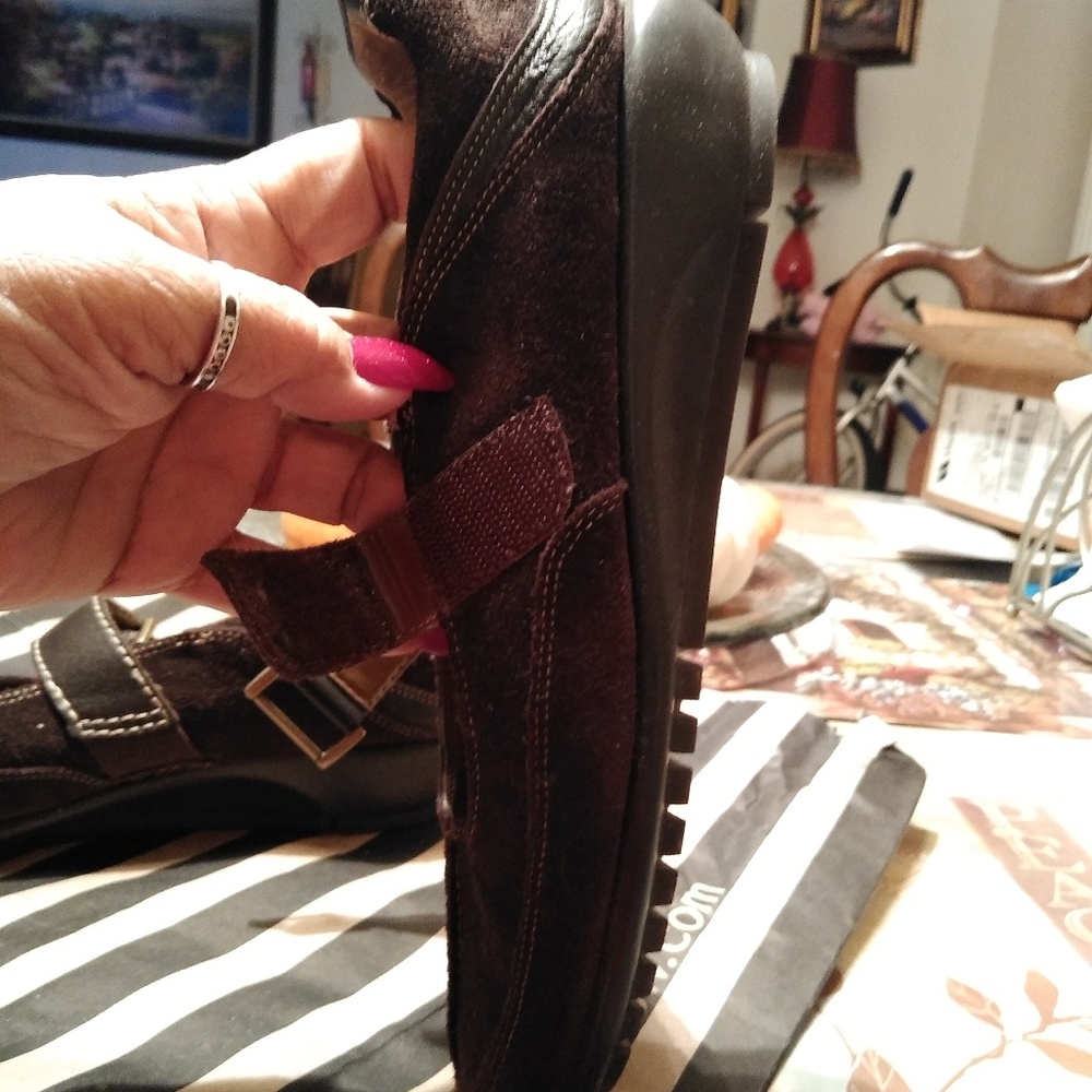 Shoe's - Picture 4 of 6